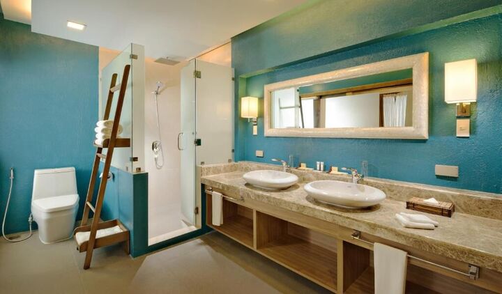 room detail thumbnail 2