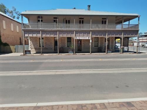 Austral Inn-i