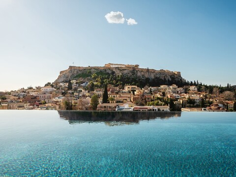 더 돌리 앳 아크로폴리스, 호텔 투 리브