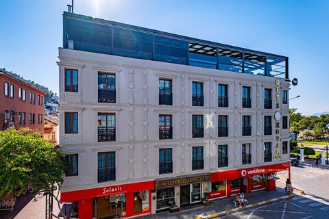 레이스 로열 호텔