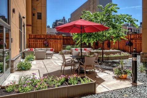 햄프턴 인 & 스위트 미니애폴리스 / 다운타운