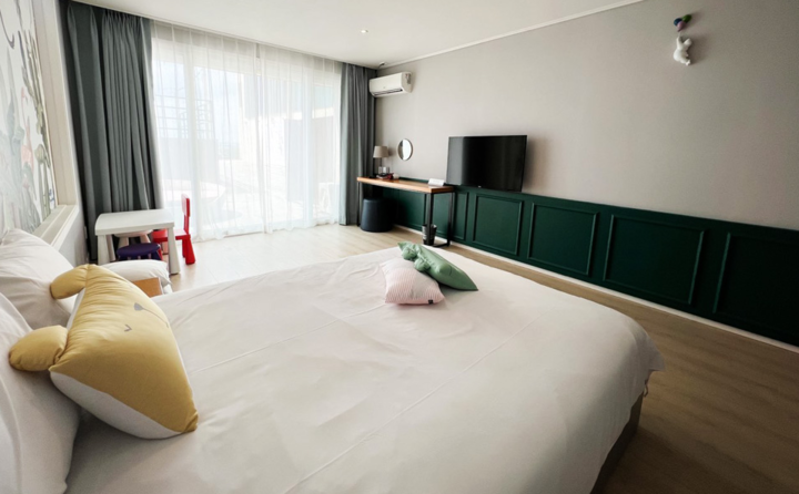 room detail thumbnail 1