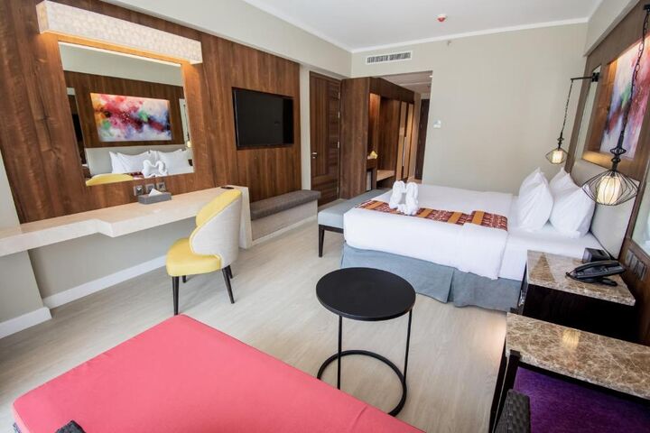 room detail thumbnail 1