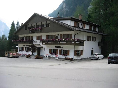 Hotel & Ristorante Baita Dovich