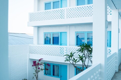 파라스 파로스 마리나 로지