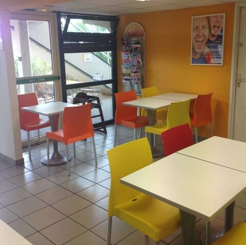 호텔 프리미어 클라세 살롱 드 프로방스