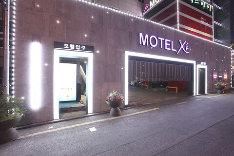 수원(시청역) 엑스아이(Xi)