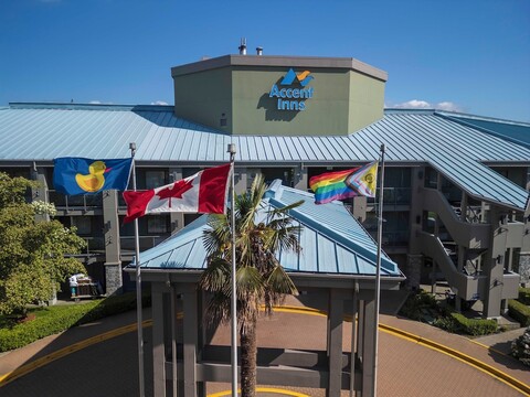 액센트 인스 버나비