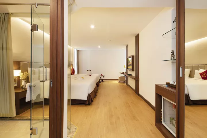 room detail thumbnail 2