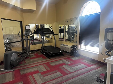 라마다 바이 윈덤 글렌데일 하이츠/롬바드