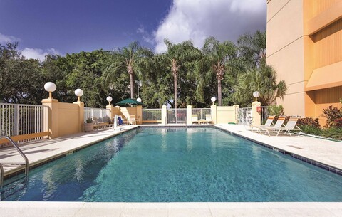 라 퀸타 인 & 스위트 바이 윈덤 마이애미 에어포트 이스트