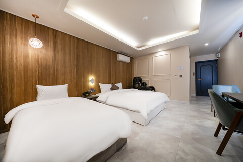 화성 월문 호텔 더 메이