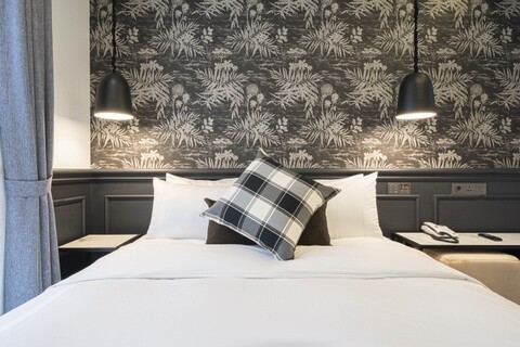 더 메이 호텔(The May Hotel)