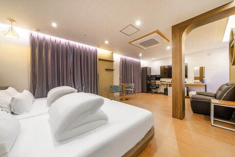 부산 초읍 호텔 카라트