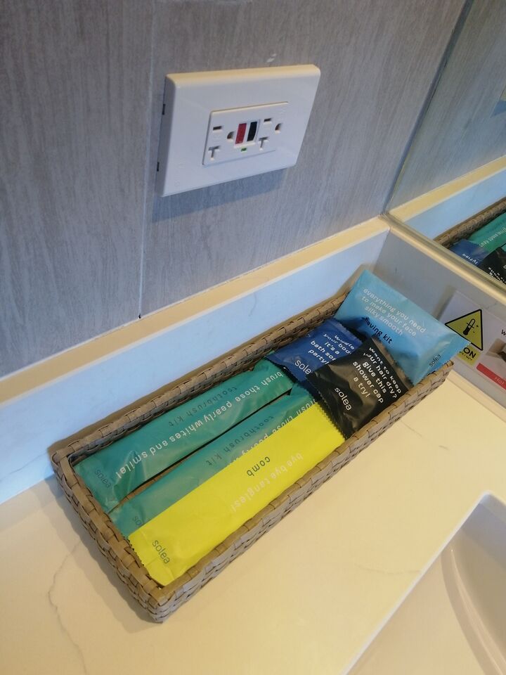 room detail thumbnail 2