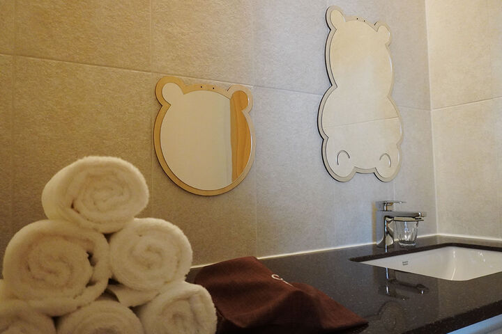 room detail thumbnail 2