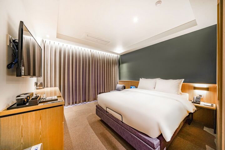 room detail thumbnail 0