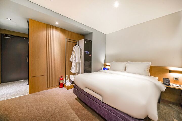 room detail thumbnail 0