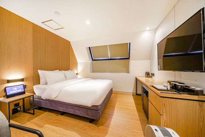 room detail thumbnail 1