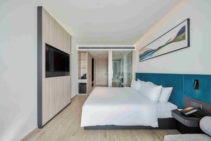 room detail thumbnail 2