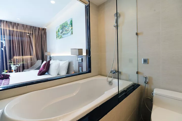 room detail thumbnail 2