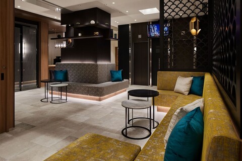 더 비 아카사카-미츠케