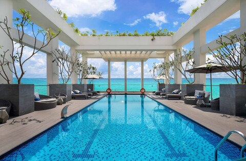 파리스 델리 다낭 비치 호텔