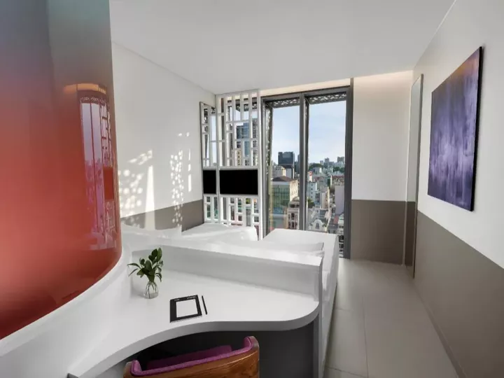 room detail thumbnail 2