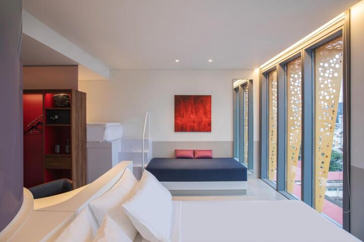 room detail thumbnail 2
