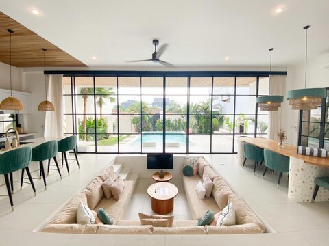 아로바 발리 브라와