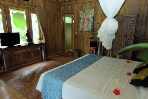 푸리 타만 사리 호텔