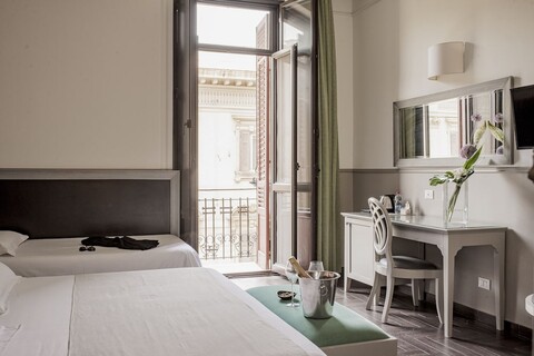 엠버시아토리 호텔