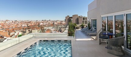 룸 메이트 마카레나, 마드리드 그란 비아