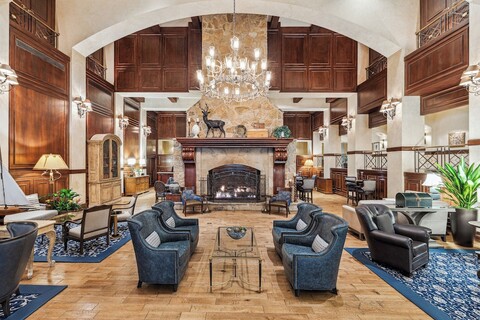 휴스터니언 호텔, 클럽 & 스파