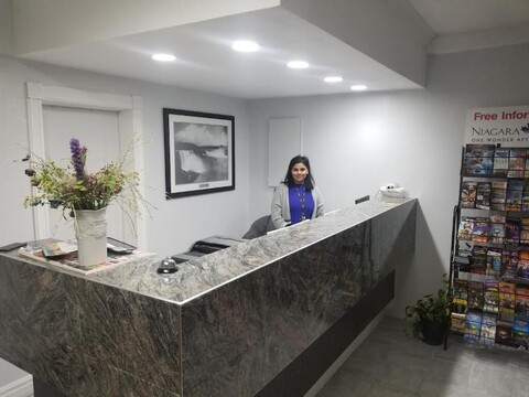 나이아가라 폴스 코트사이드 인