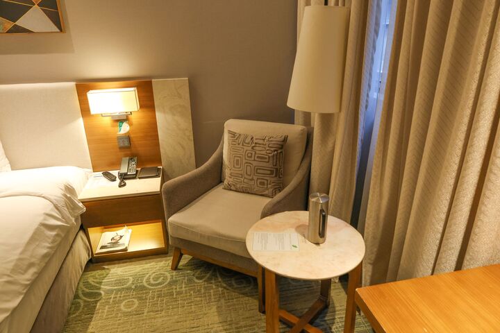 room detail thumbnail 2