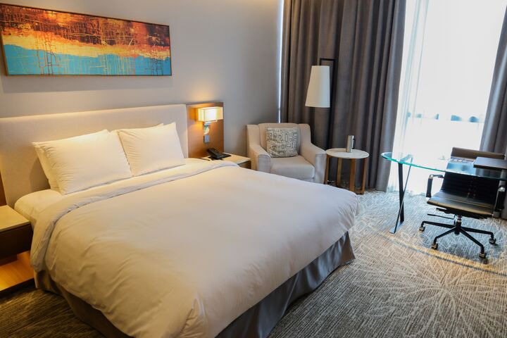 room detail thumbnail 2