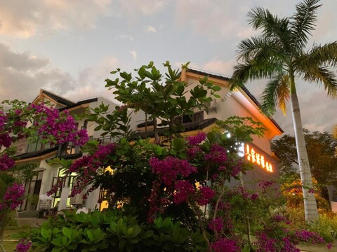 Floral Hotel Xijia Nuoya Zhenpin Hostel