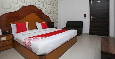 오요 14710 호텔 팔비 팰리스