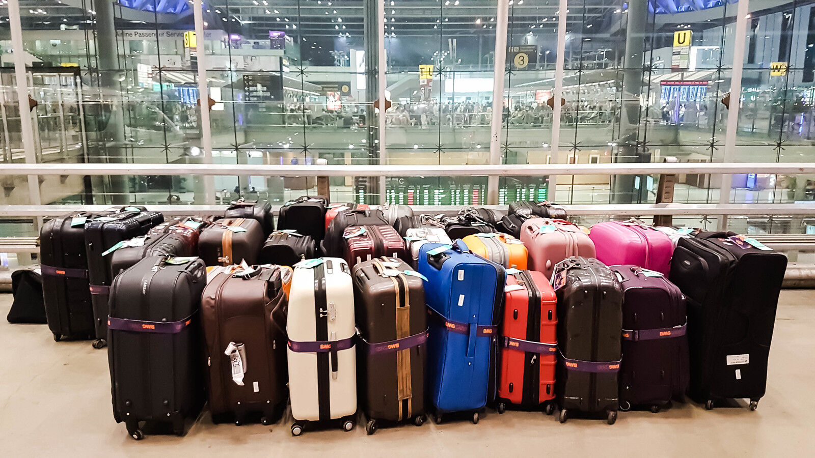 벨럭 상품에 안내된 공항 내 여행 가방 배송 현장