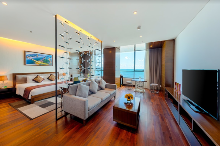 room detail thumbnail 1