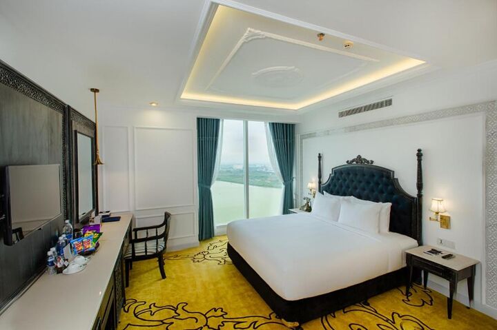 room detail thumbnail 2