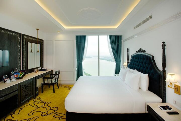 room detail thumbnail 0