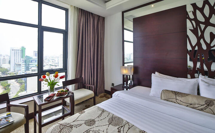 room detail thumbnail 2