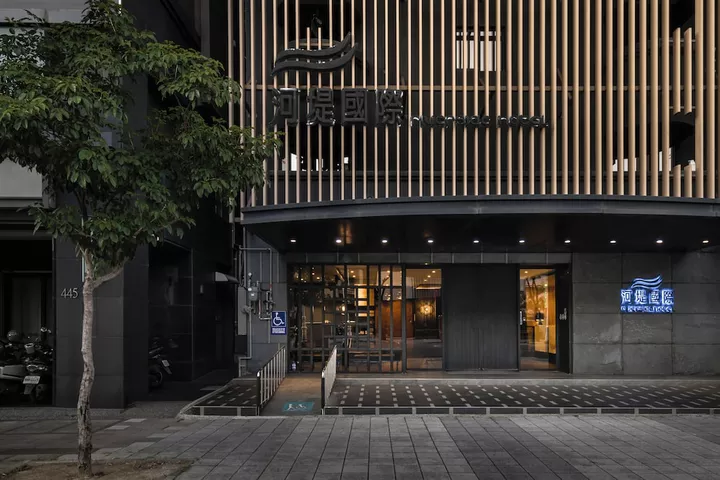 Riverside Hotel International