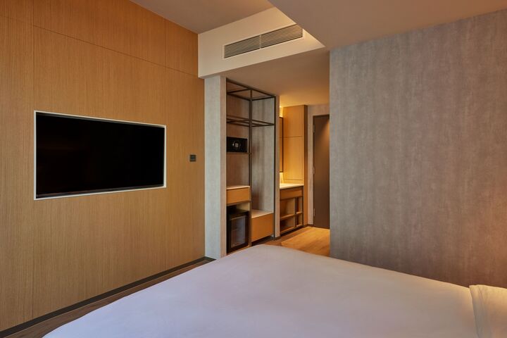 room detail thumbnail 1