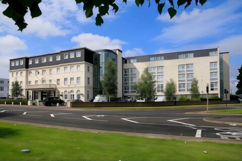 런던 크로이던 에어드롬 호텔 바이 선데이