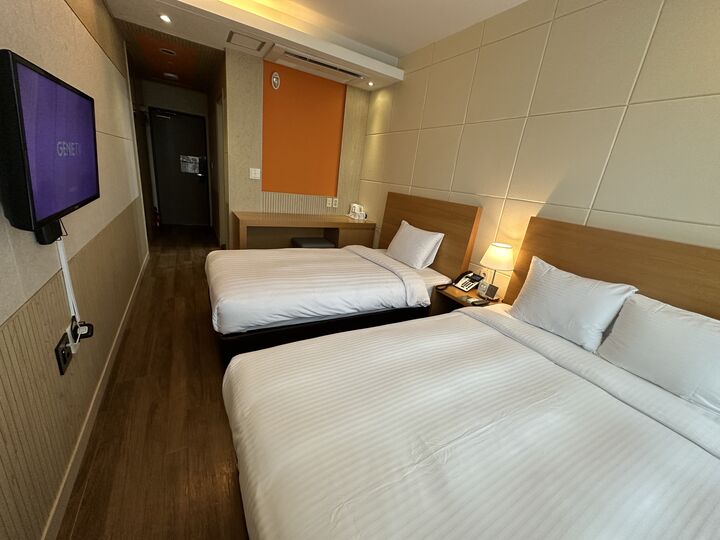 room detail thumbnail 1