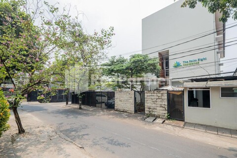 팜 에이트 미트라 레드도어즈