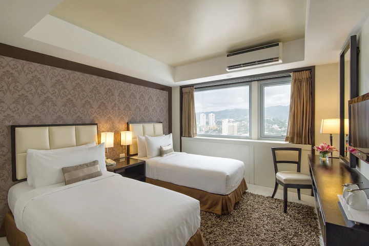 room detail thumbnail 2